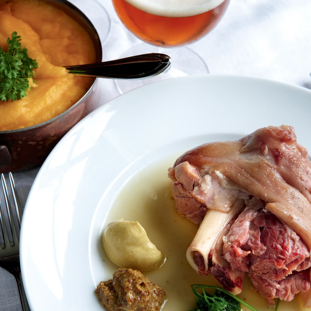 Fläsklägg med rotmos by Per Morberg