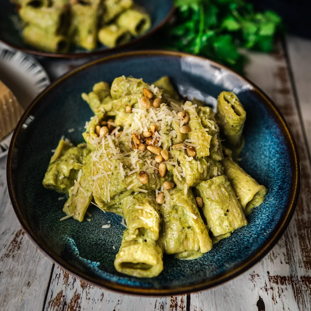 Zucchini pasta med valnötter by Khadija Mohamud