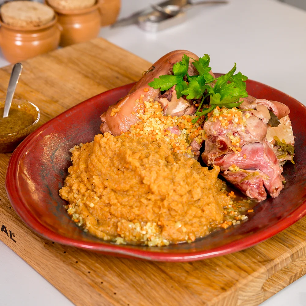 Fläsklägg Med Rotmos by Leif Mannerström