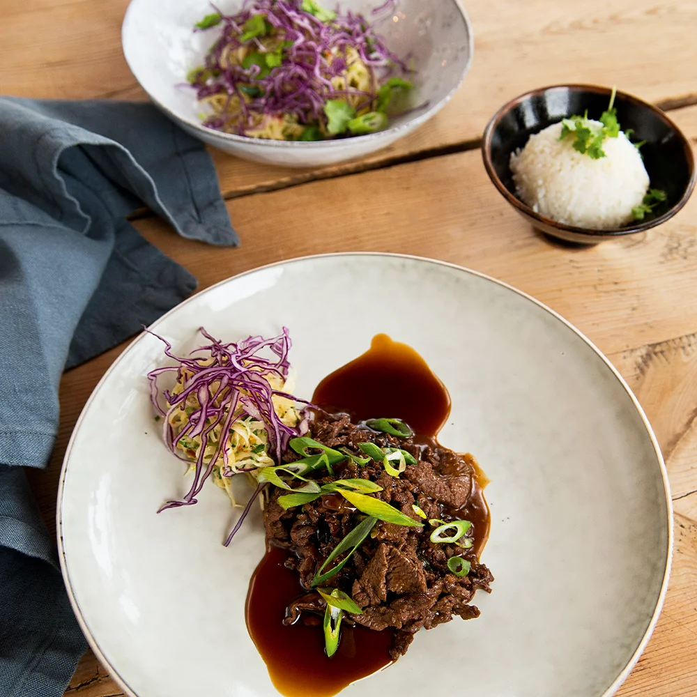 Yakiniku på hjort med asiatisk coleslaw by Sebastian Mannerström