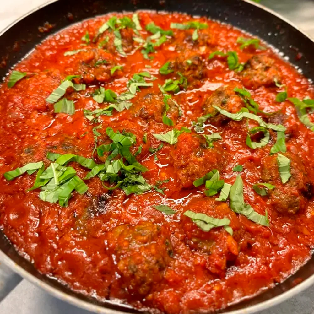 Italienska köttbullar i tomatsås by Simona Muntean