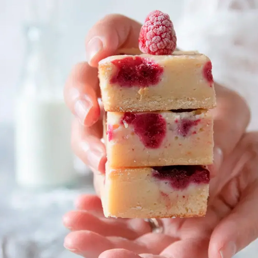 Blondies med hallon by Simona Muntean