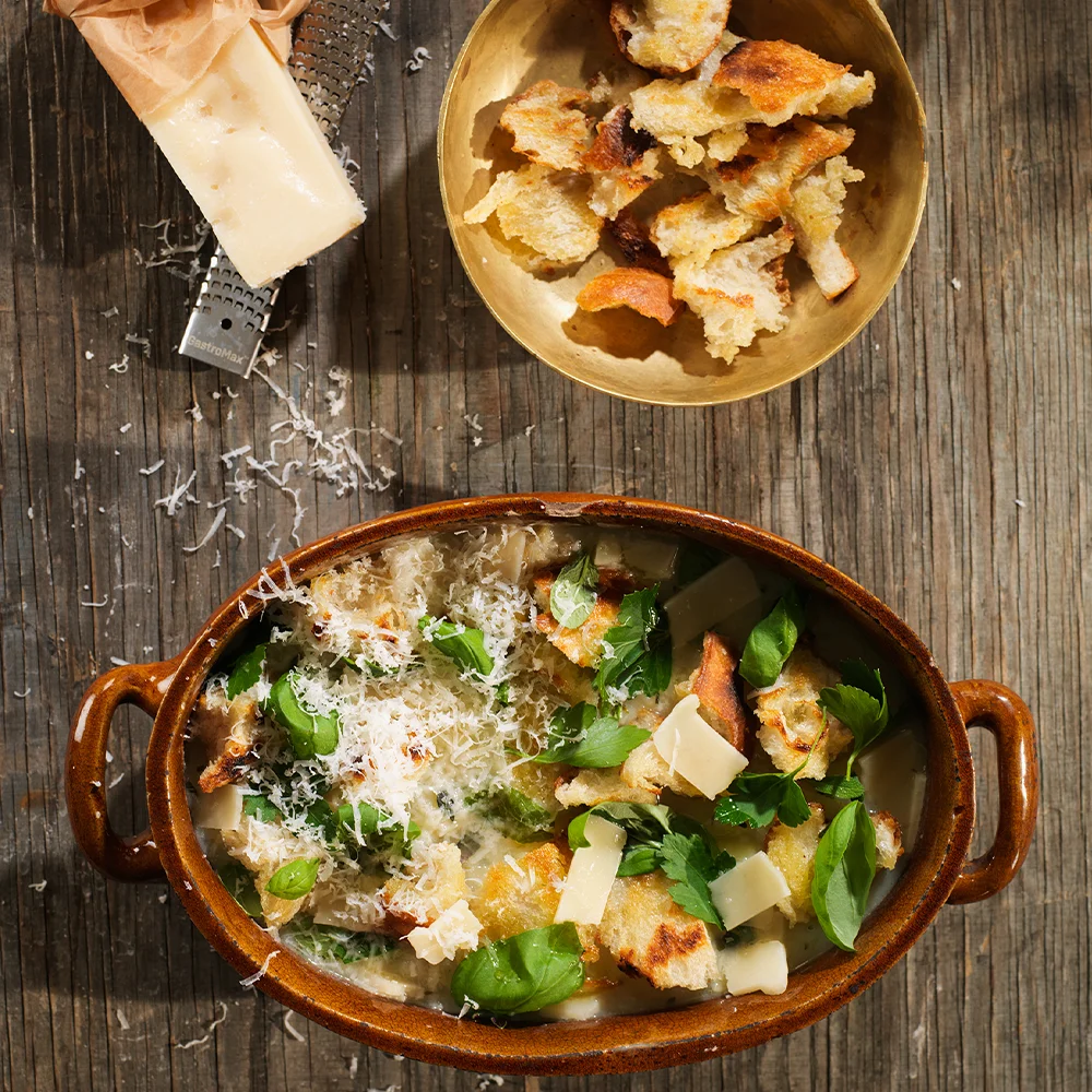 Potatissoppa med brödkrutonger by Tareq Taylor