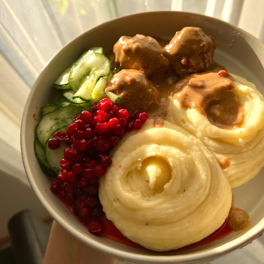 Köttbullar Med Potatismos by Anneli Stojanovska
