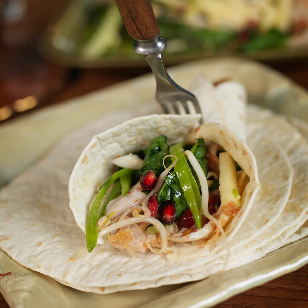 Asiatisk kycklingsallad i wrap