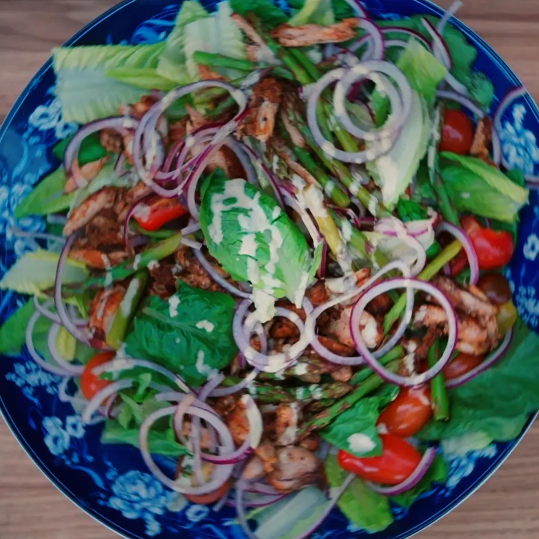 Kycklingsallad med tonnatosås by Tareq Taylor