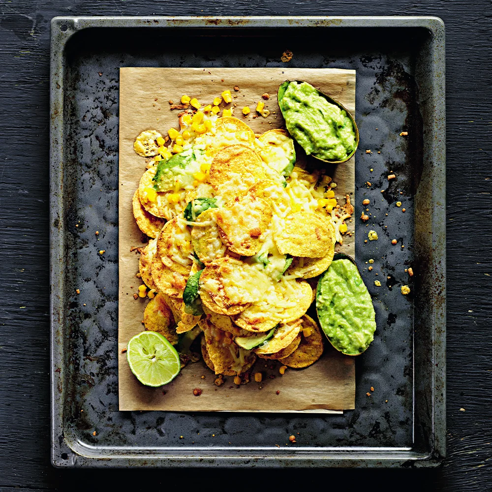 Nachos med ost, avokado och majs by Tareq Taylor
